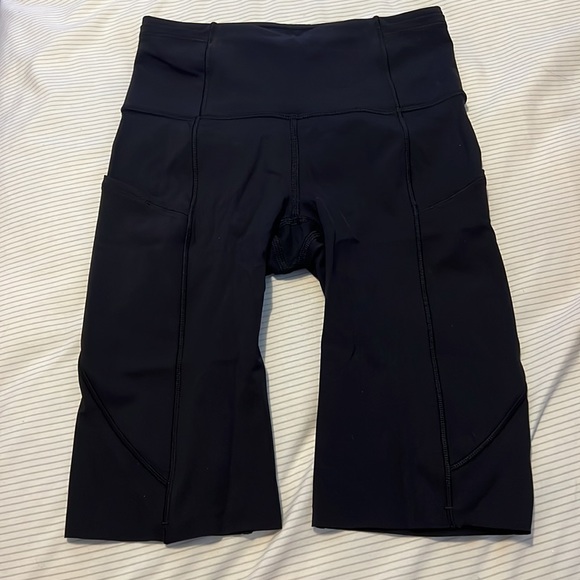 COPY - Fast and Free High-Rise Shorts 8” - Picture 3 of 8